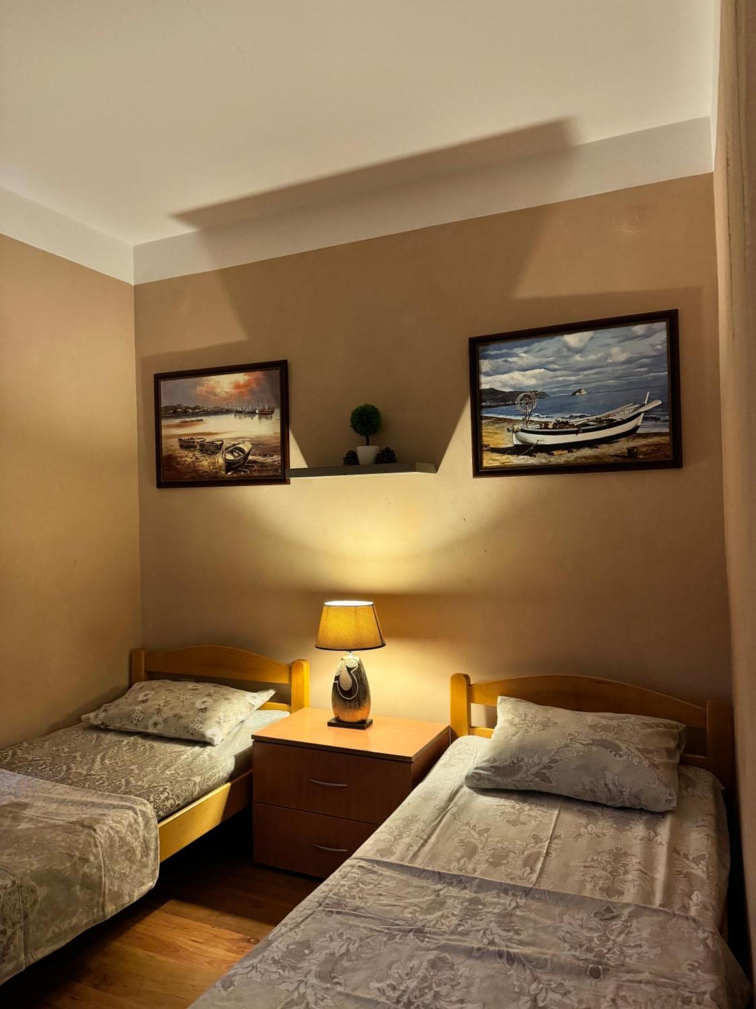 Carine Garden Apartment Risan Exterior photo