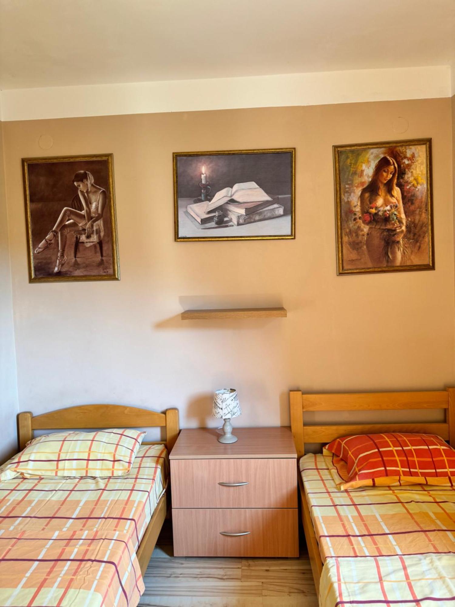 Carine Garden Apartment Risan Exterior photo